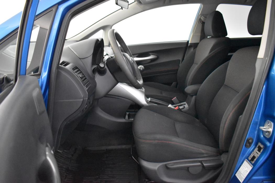TOYOTA Auris 2012