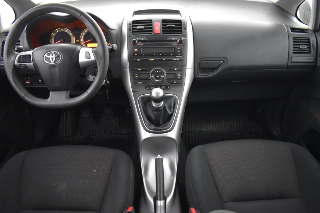 TOYOTA Auris 2012
