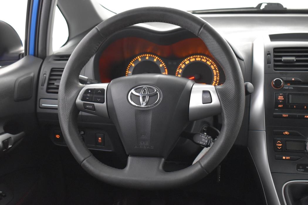 TOYOTA Auris 2012