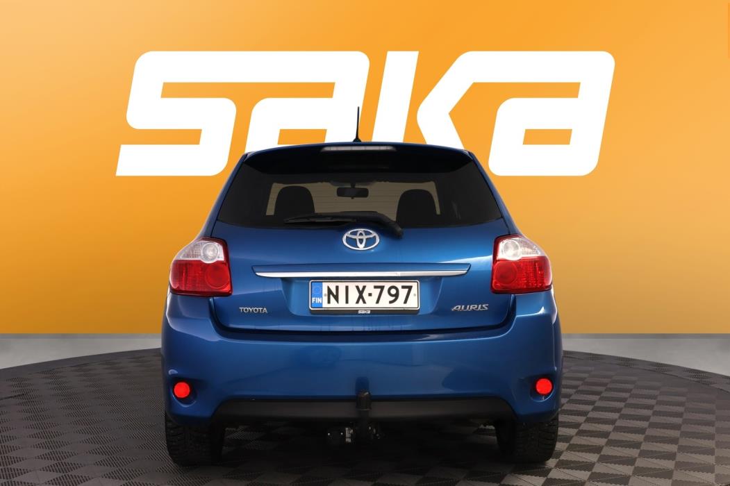 TOYOTA Auris 2012