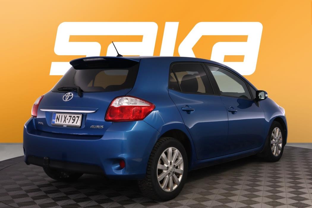 TOYOTA Auris 2012