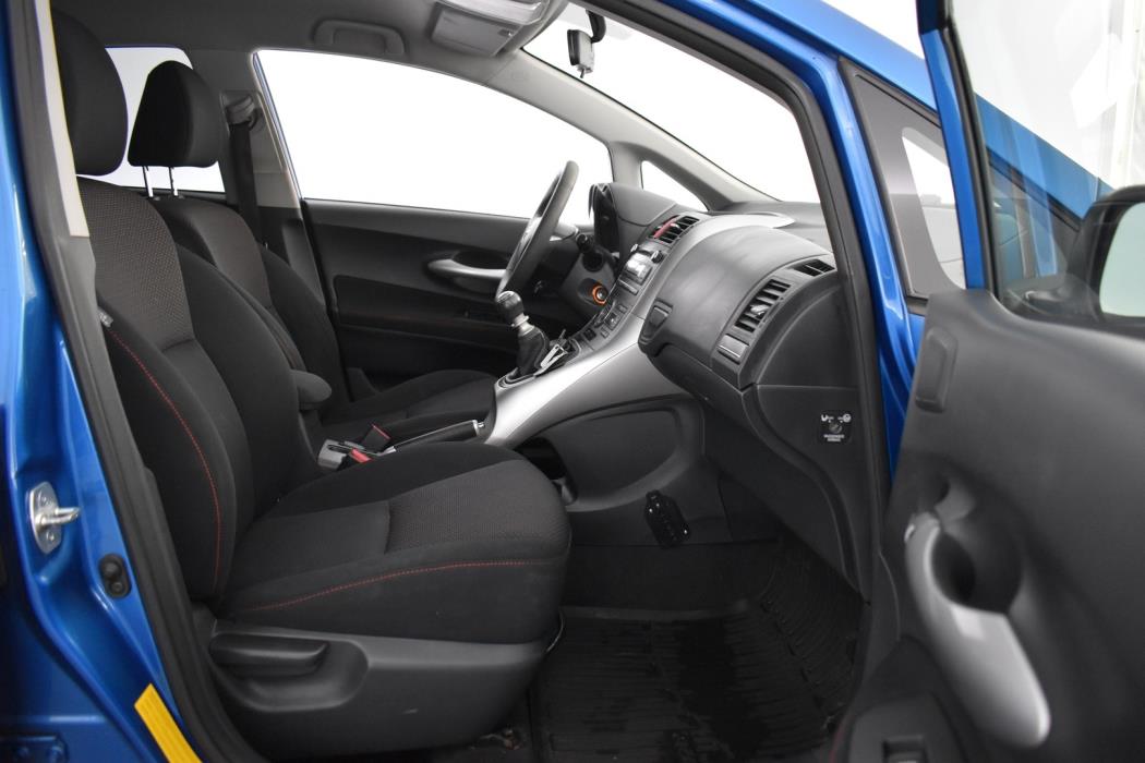 TOYOTA Auris 2012