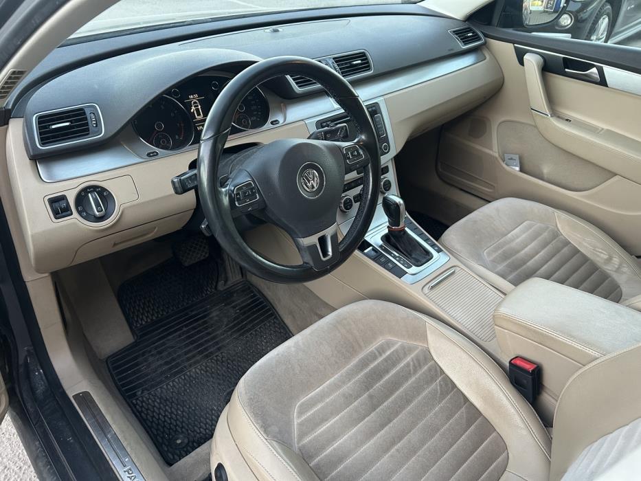 VOLKSWAGEN Passat 2012