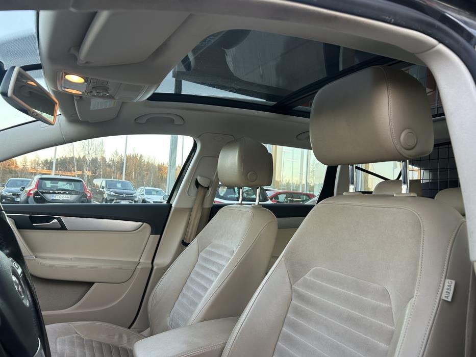 VOLKSWAGEN Passat 2012