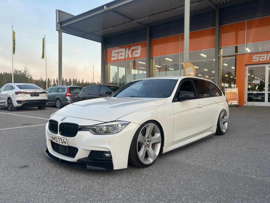 BMW 330 2016