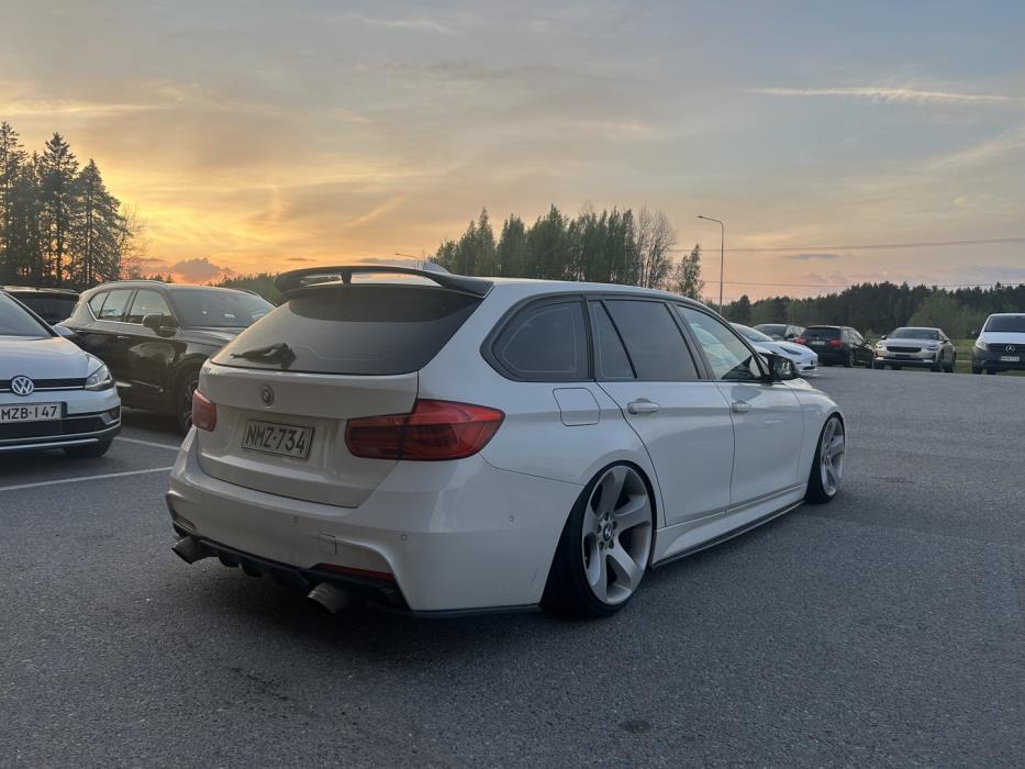 BMW 330 2016