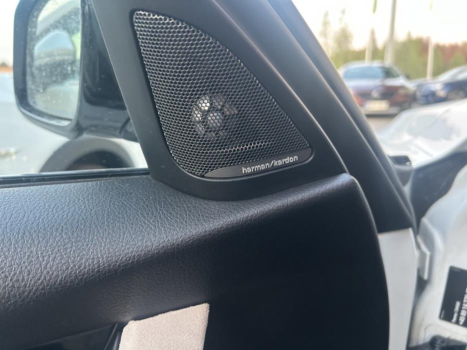BMW 330 2016