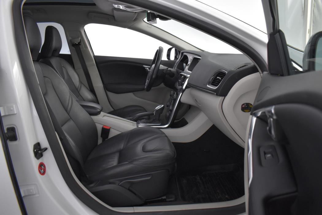 VOLVO V40 2013