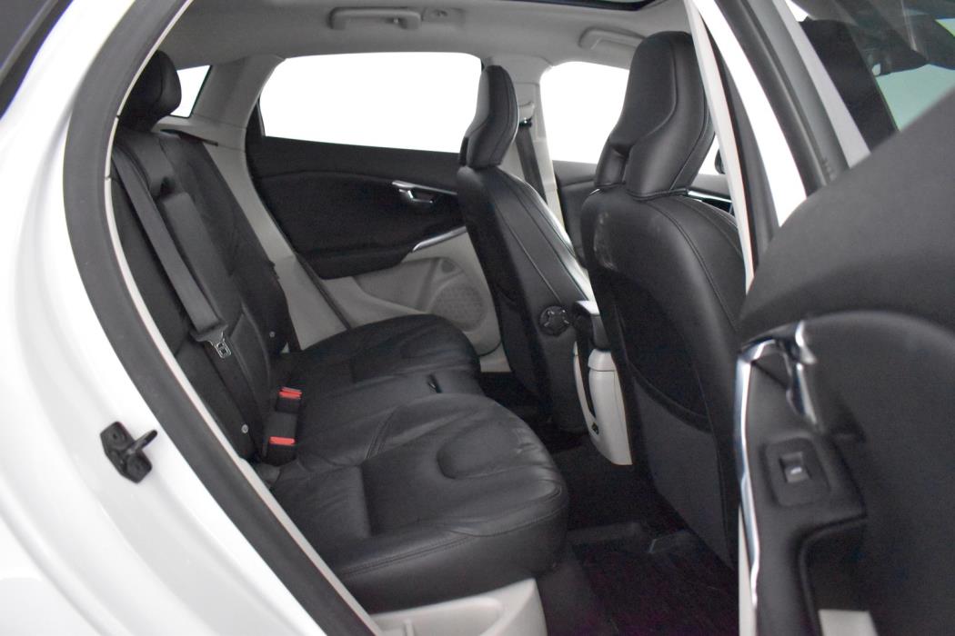 VOLVO V40 2013