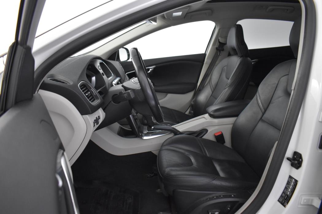 VOLVO V40 2013