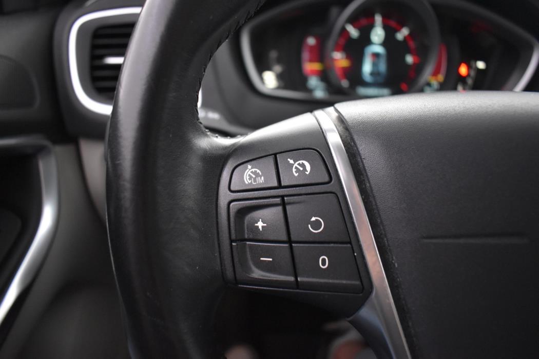 VOLVO V40 2013