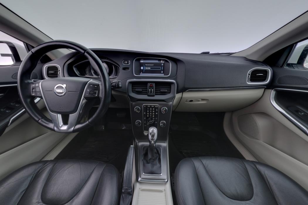 VOLVO V40 2013