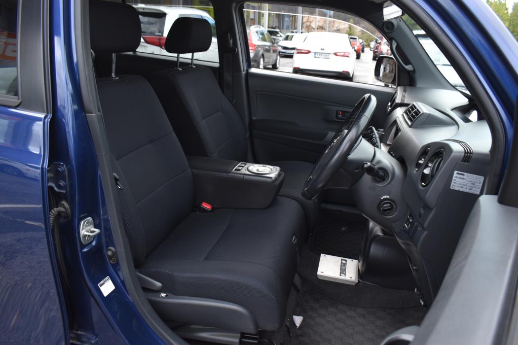 TOYOTA bB 2006