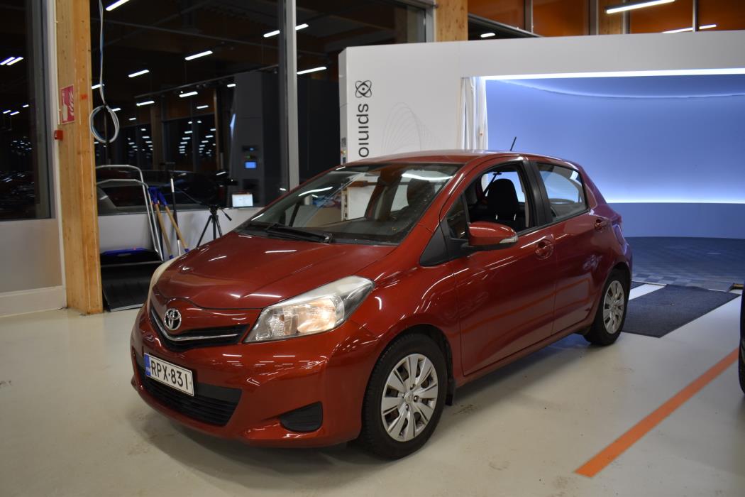 TOYOTA Yaris 2013