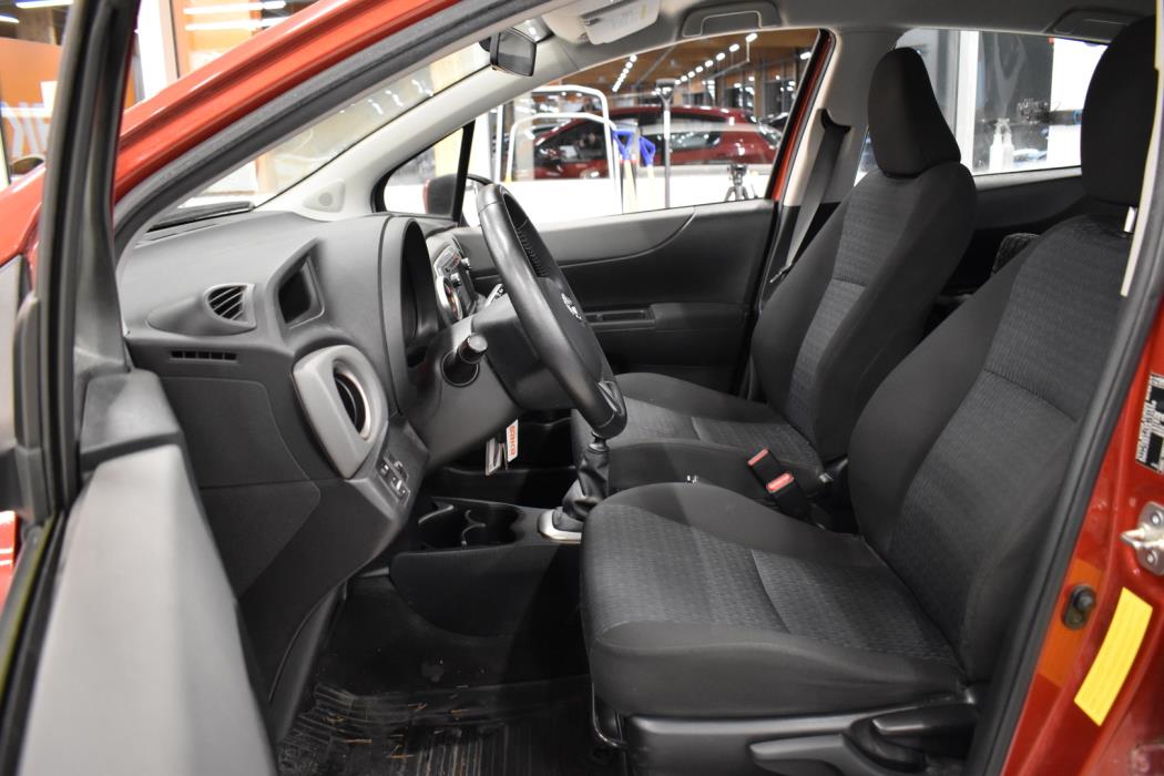 TOYOTA Yaris 2013