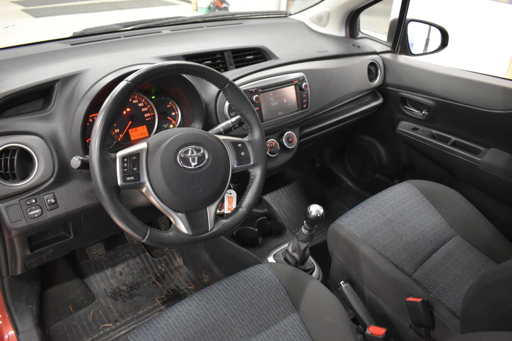 TOYOTA Yaris 2013