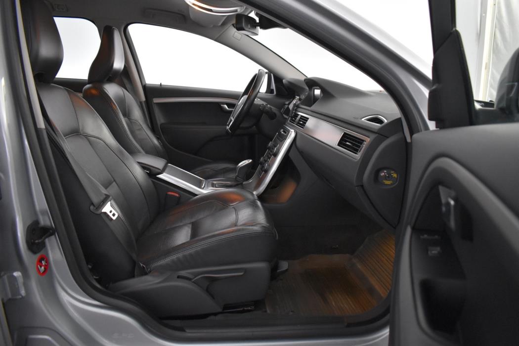 VOLVO V70 2013