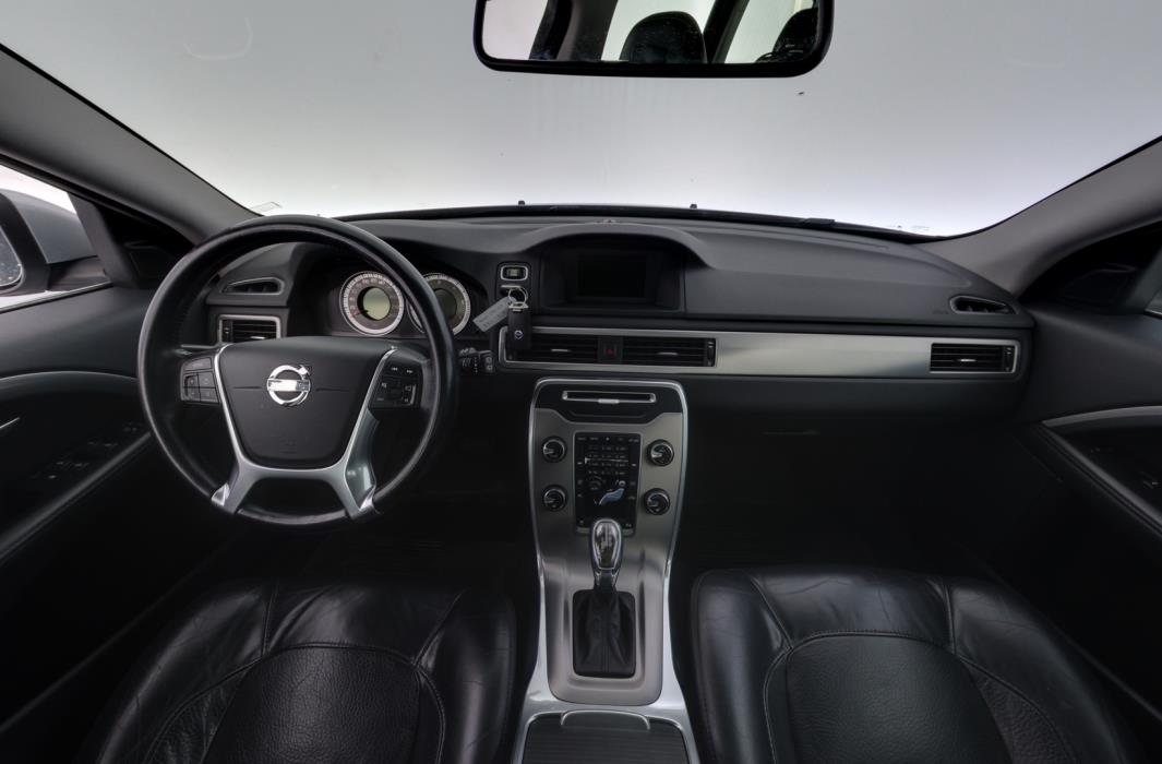 VOLVO V70 2013