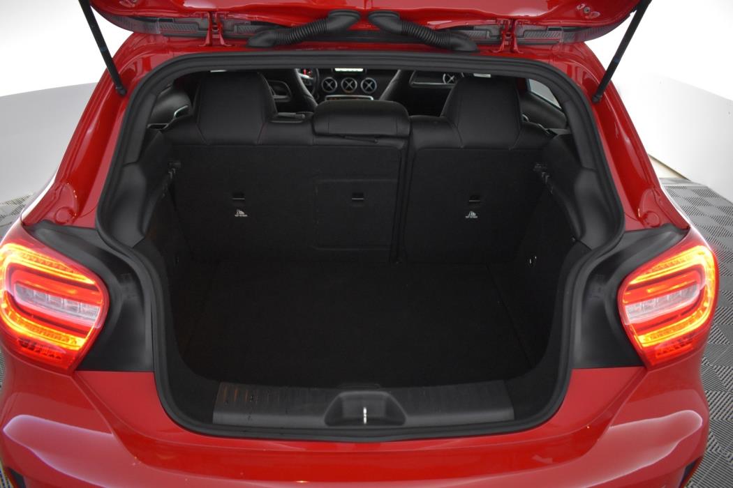MERCEDES-BENZ A 2014