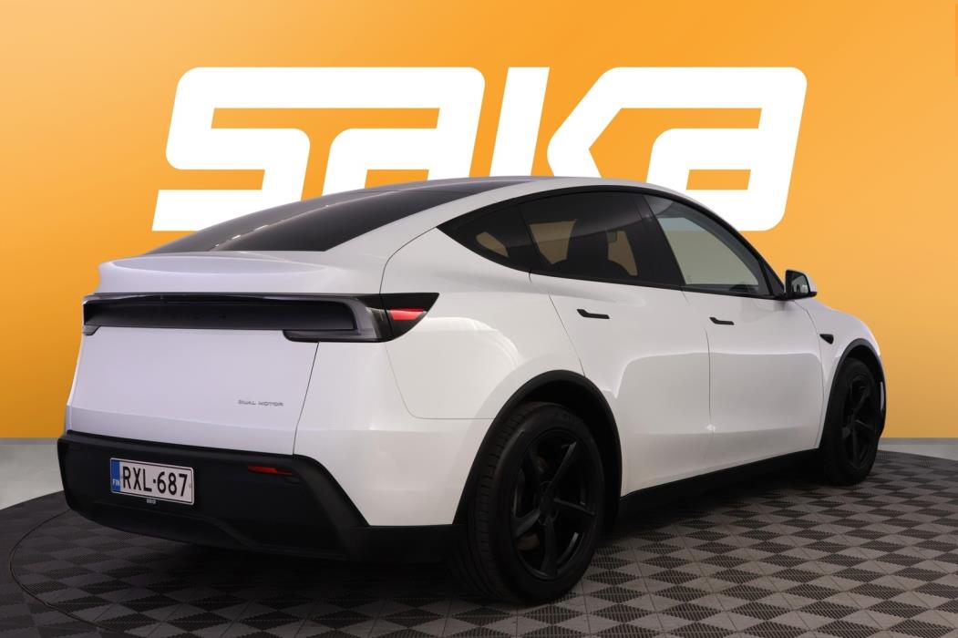 TESLA Model Y 2025