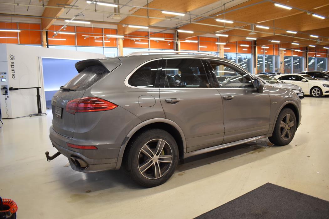 PORSCHE Cayenne 2015