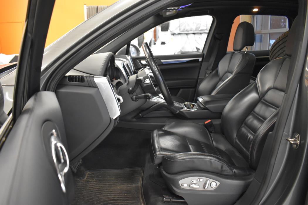 PORSCHE Cayenne 2015