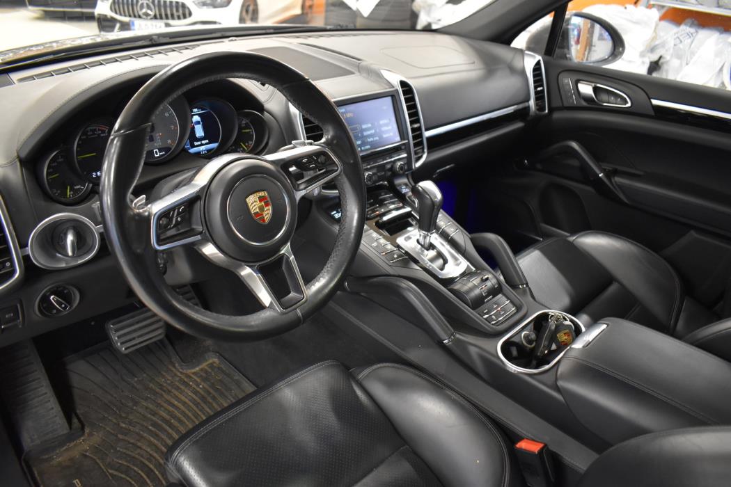 PORSCHE Cayenne 2015