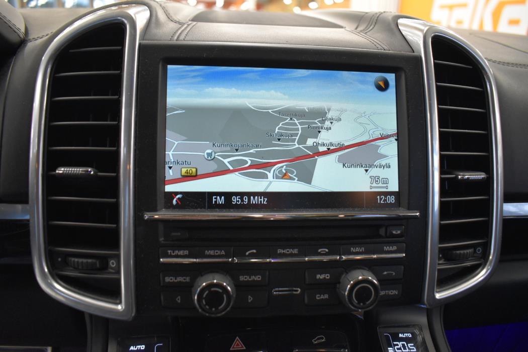 PORSCHE Cayenne 2015