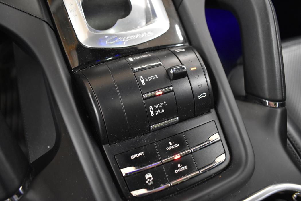 PORSCHE Cayenne 2015