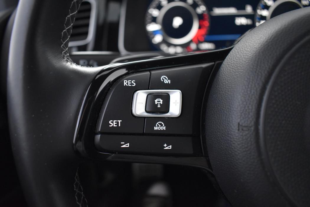 VOLKSWAGEN Golf 2018