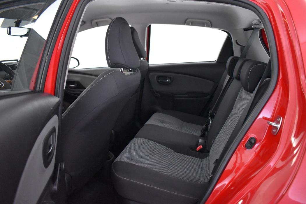 TOYOTA Yaris 2015