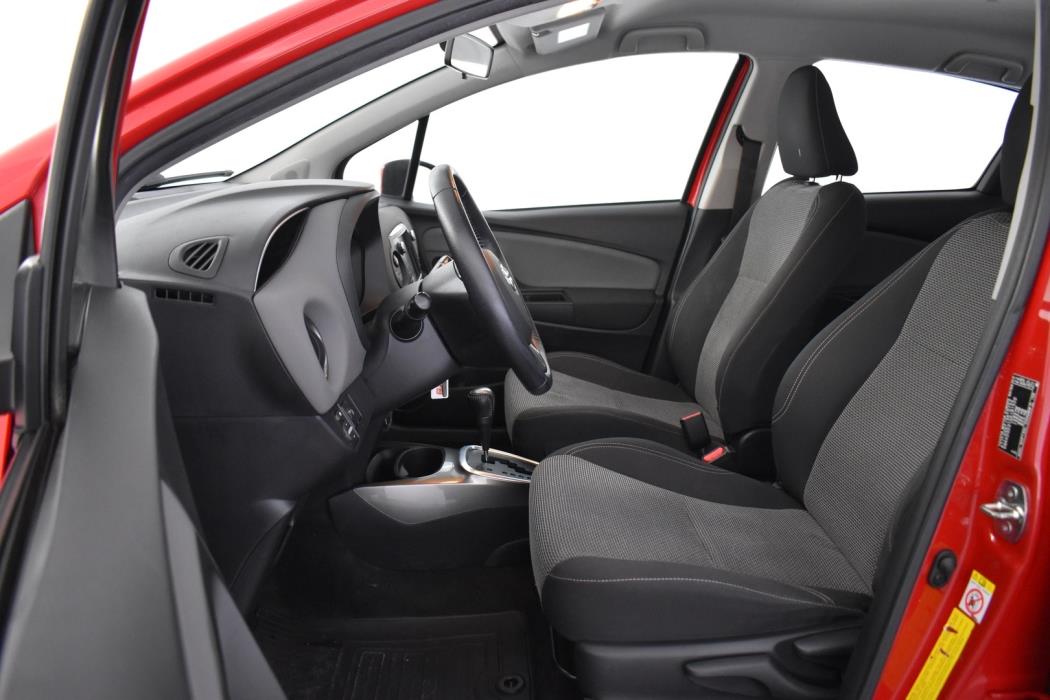 TOYOTA Yaris 2015