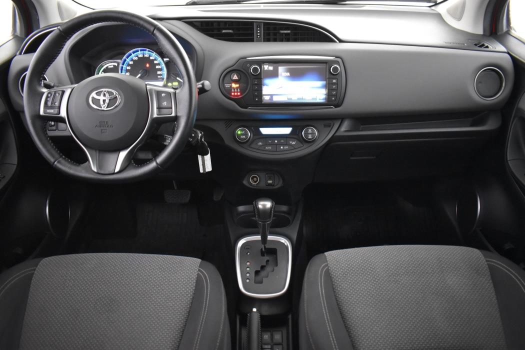 TOYOTA Yaris 2015