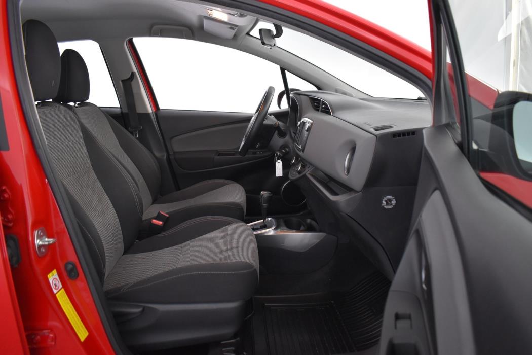 TOYOTA Yaris 2015