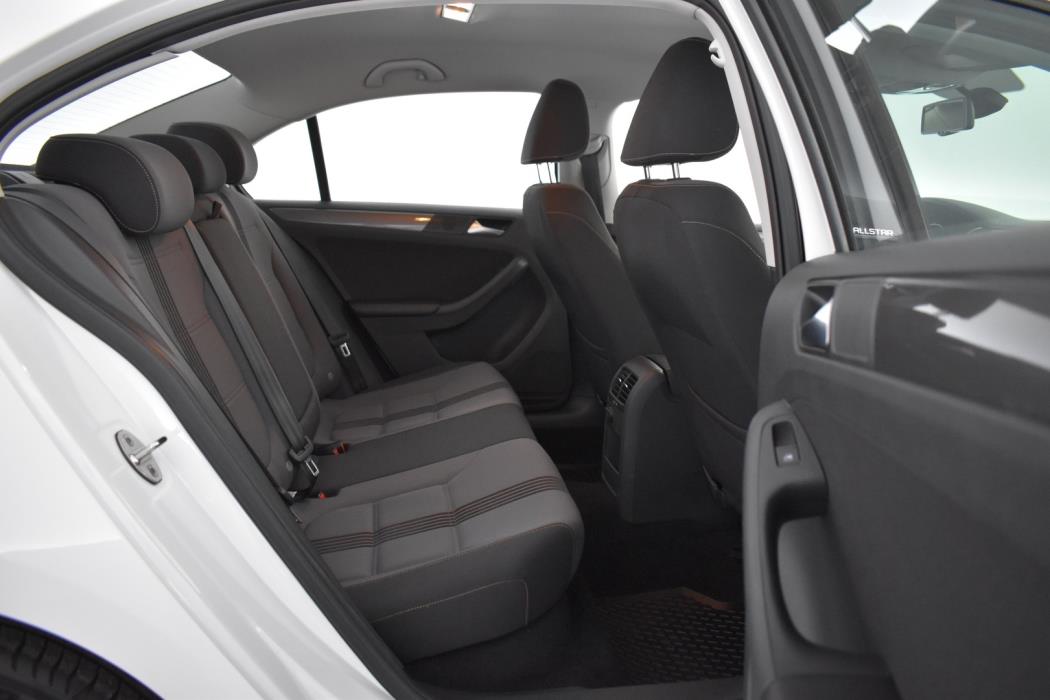VOLKSWAGEN Jetta 2016
