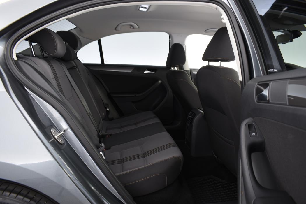 VOLKSWAGEN Jetta 2016