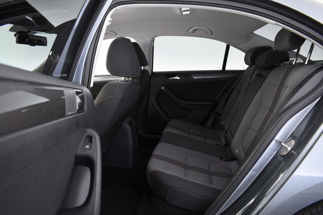 VOLKSWAGEN Jetta 2016