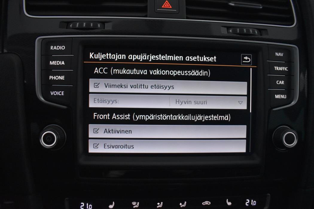 VOLKSWAGEN Golf 2016