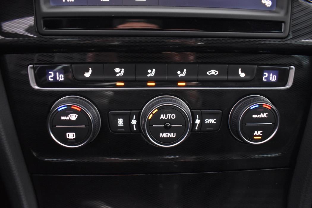 VOLKSWAGEN Golf 2016