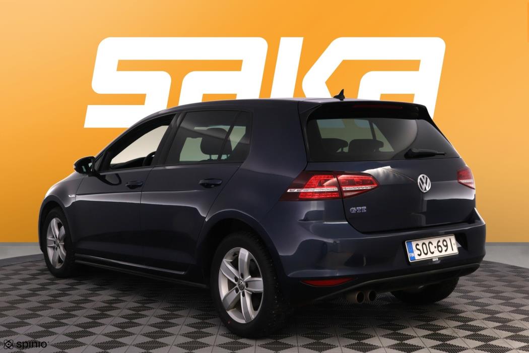 VOLKSWAGEN Golf 2016