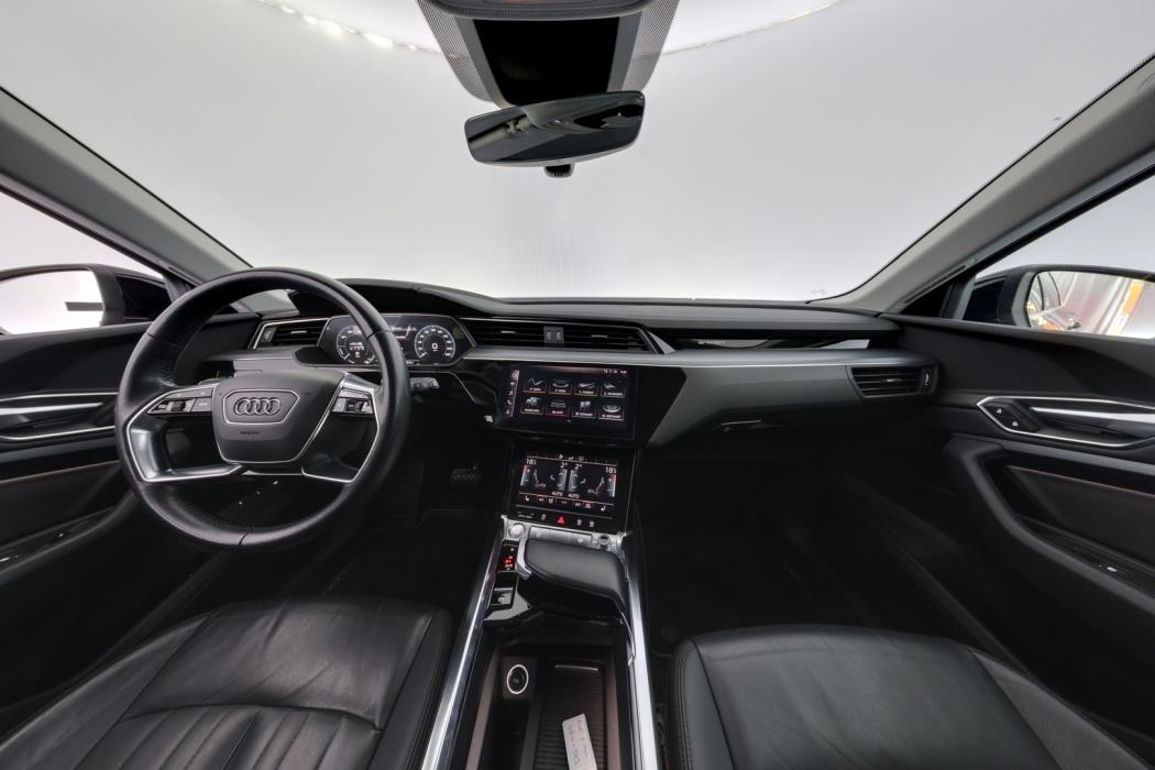 AUDI e-tron 2019