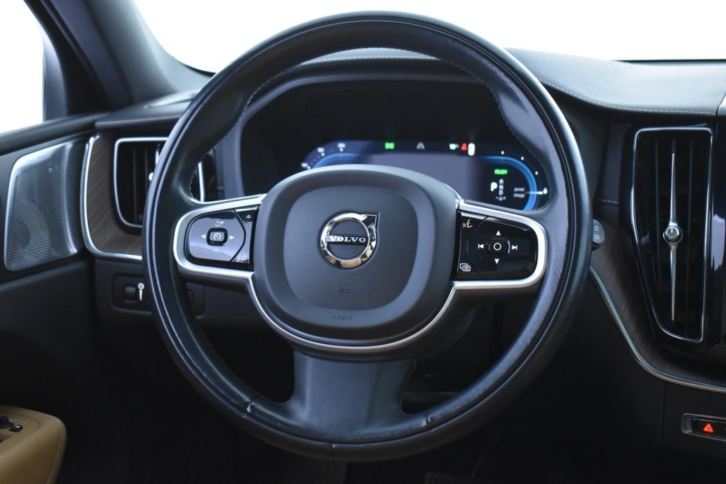 VOLVO XC60 2022
