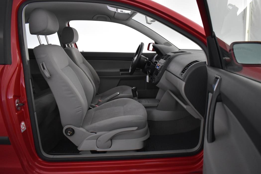 VOLKSWAGEN Polo 2005