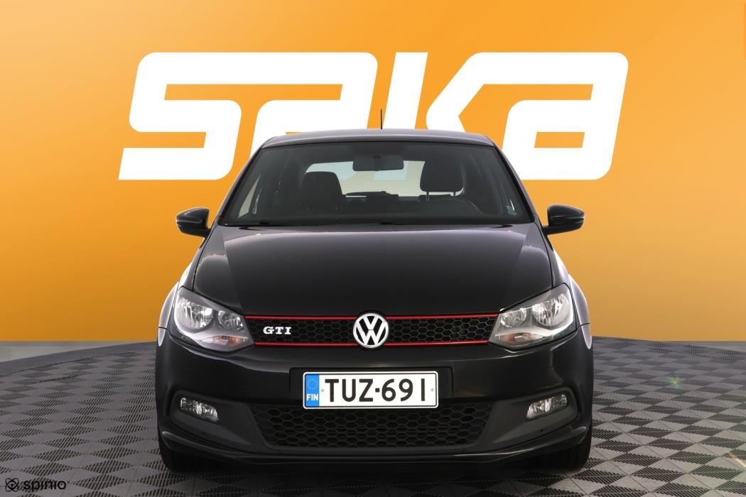 VOLKSWAGEN Polo 2012