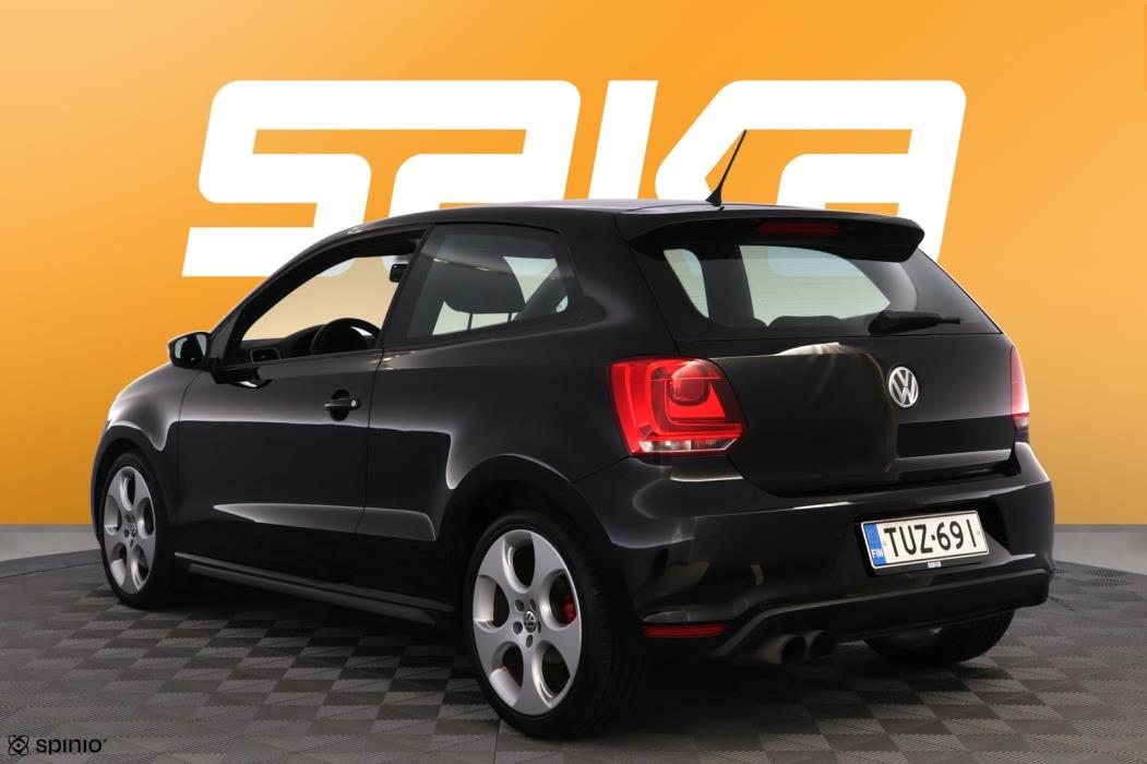 VOLKSWAGEN Polo 2012