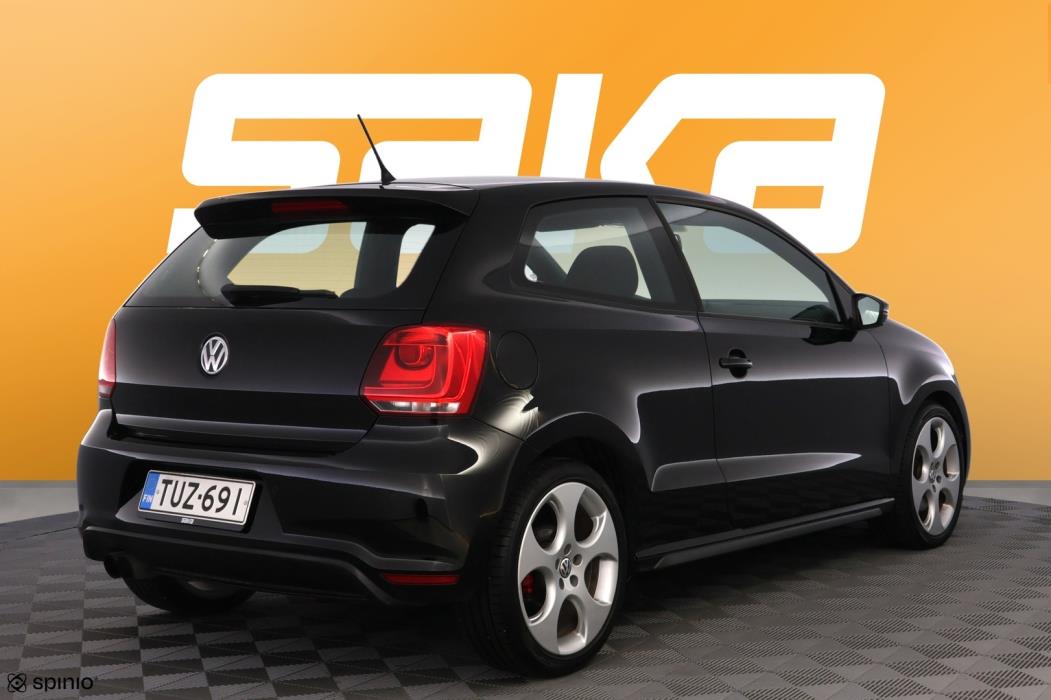 VOLKSWAGEN Polo 2012