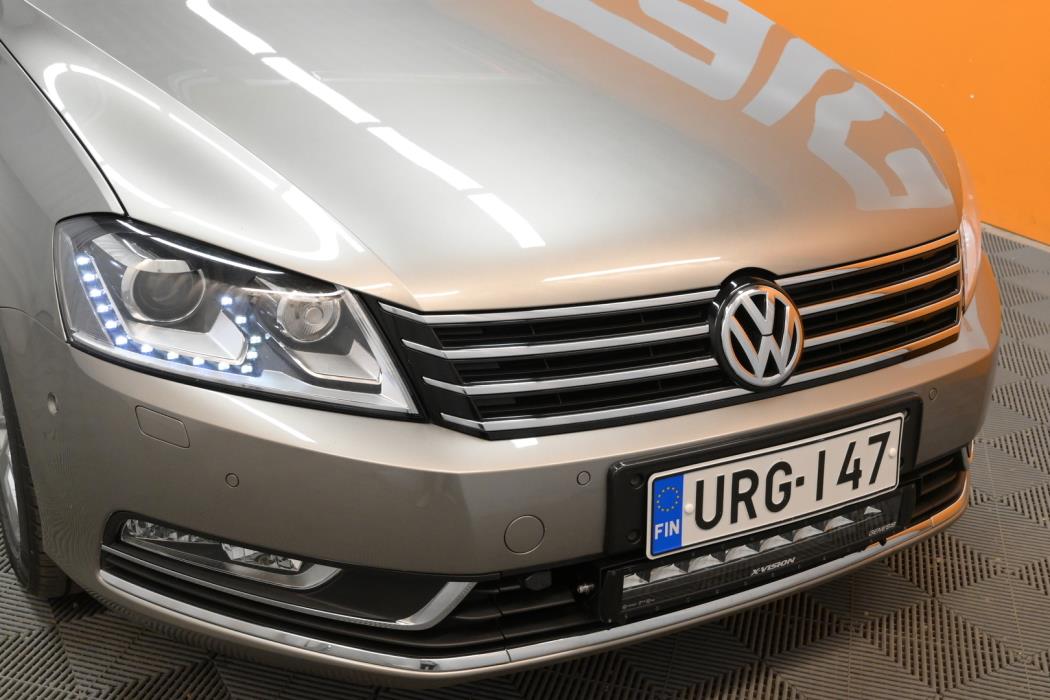 VOLKSWAGEN Passat 2012