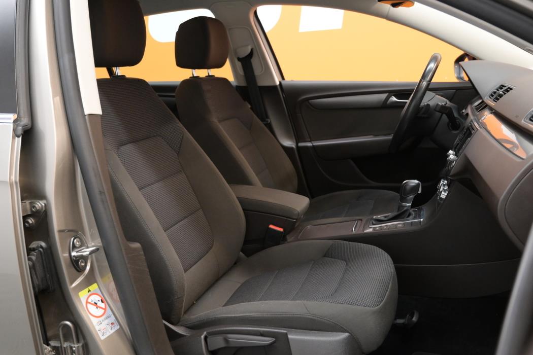VOLKSWAGEN Passat 2012
