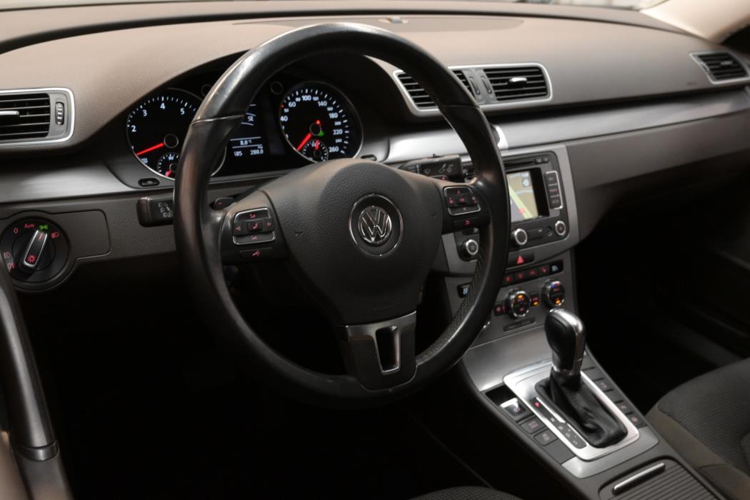 VOLKSWAGEN Passat 2012