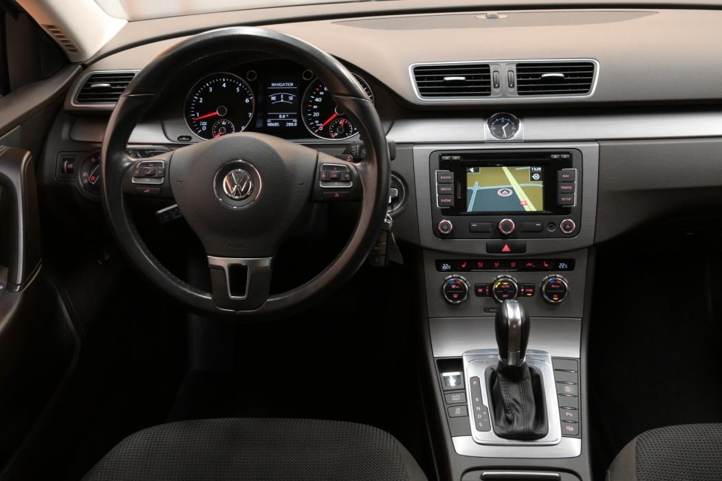 VOLKSWAGEN Passat 2012